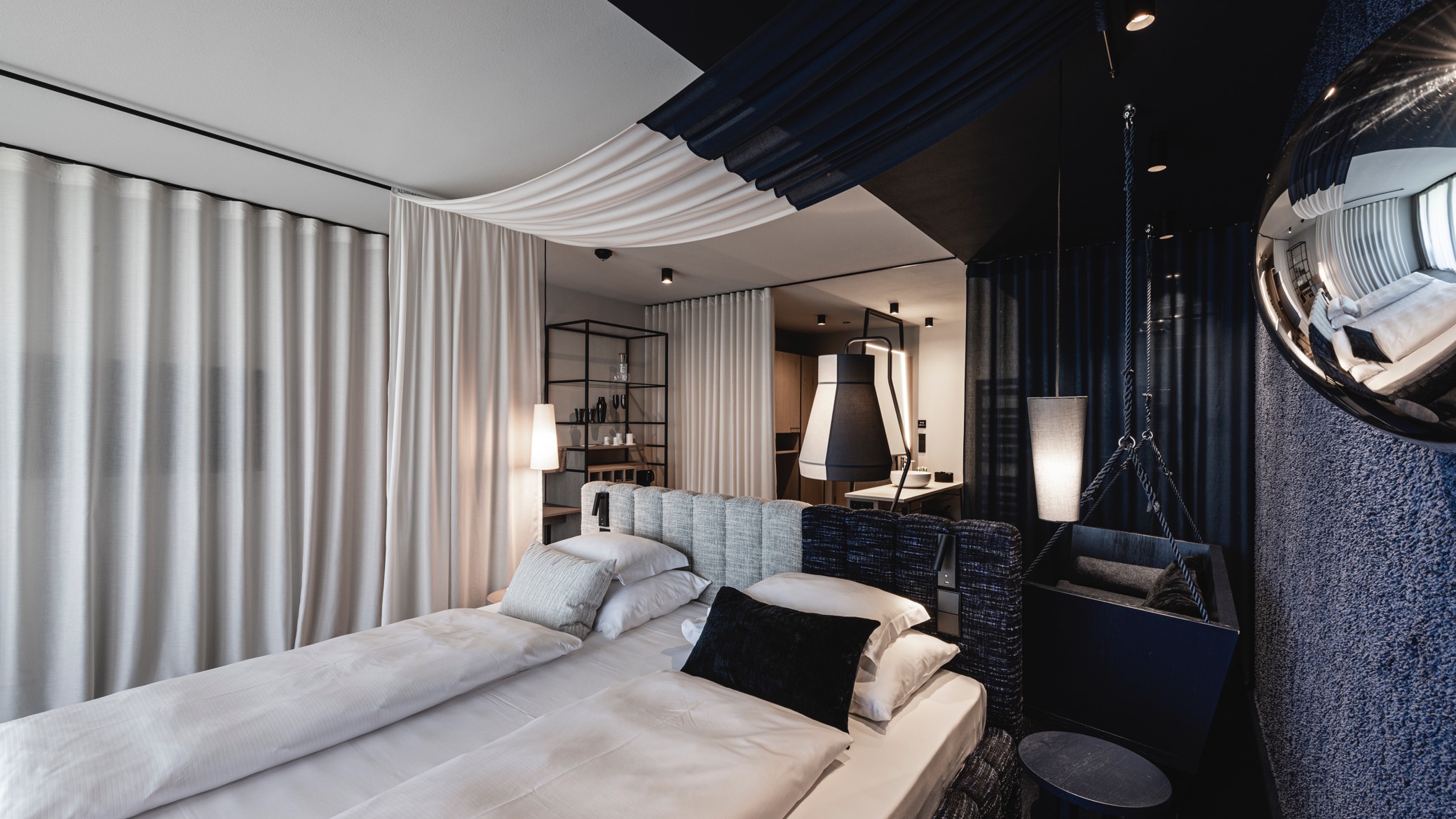 Aeon-Hotel-Intimate-Room-2